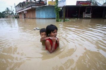 Chuvas de monção matam 42 pessoas em Bangladesh e Índia